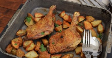 Утка кусочками с картошкой в духовке (тушеная)