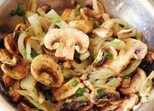 Карп, фаршированный грибами в духовке